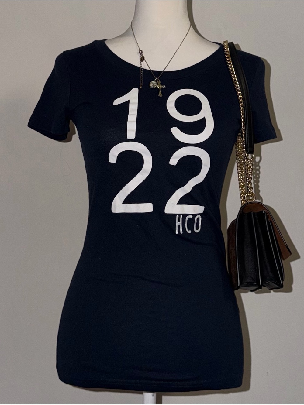 2000s vintage style Hollister navy blue with white 1922 text graphic tee